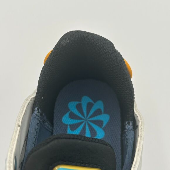 Big Kid's Nike Air Max TW Summit White/Blue Lightning Shoes Size 6Y - Picture 8 of 10